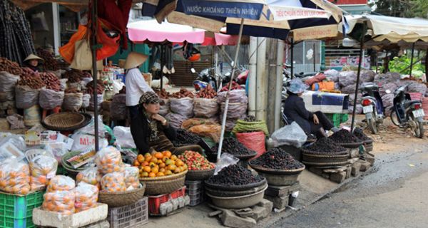 Szene an einem vietnamesischen Marktstand