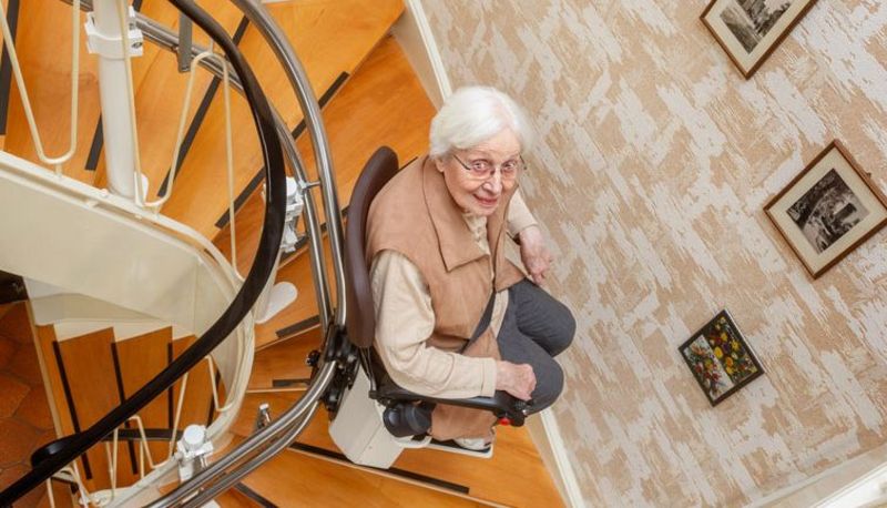 Ein Treppenlift ist eine enorme Erleichterung für Senioren.