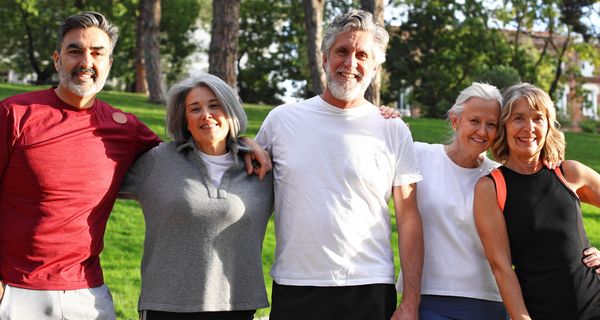 Gruppe sportlicher Menschen 50+
