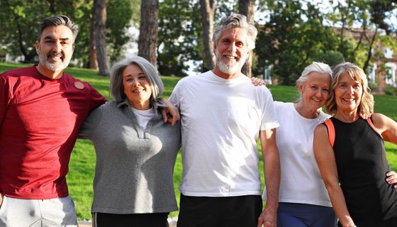 Gruppe sportlicher Menschen 50+