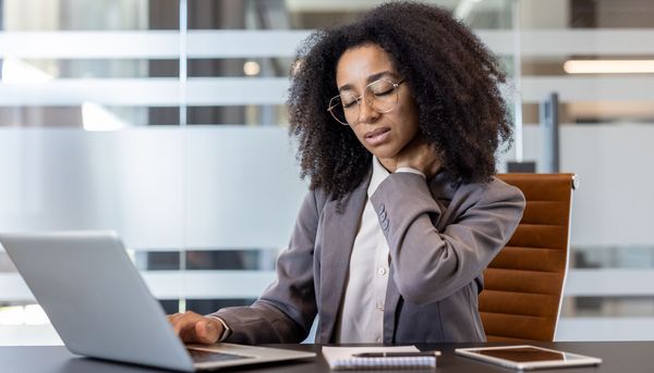 Was hilft bei Nackenschmerzen? Leitlinie empfiehlt Bewegung