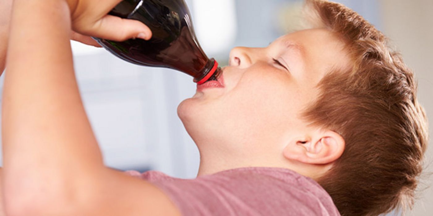 Ungesunde Ernährung und Gewalt im Alltag hängt offenbar zusammen.