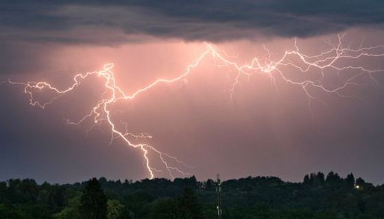Während einem Gewitter sollte man sich nicht im Freien aufhalten.