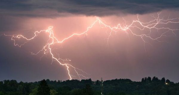 Während einem Gewitter sollte man sich nicht im Freien aufhalten.