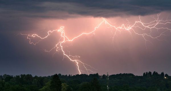 Während einem Gewitter sollte man sich nicht im Freien aufhalten.