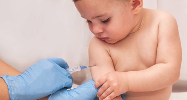 In Italien sollen Kinder zukünftig obligatorisch gegen 12 Infektionskrankheiten geimpft werden.