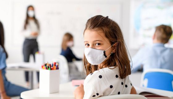 Wissenschaftler empfehlen auch eine Maskenpflicht im Unterricht.