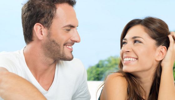 Das Hormon Oxytocin wirkt sehr unterschiedlich auf Männer und Frauen.