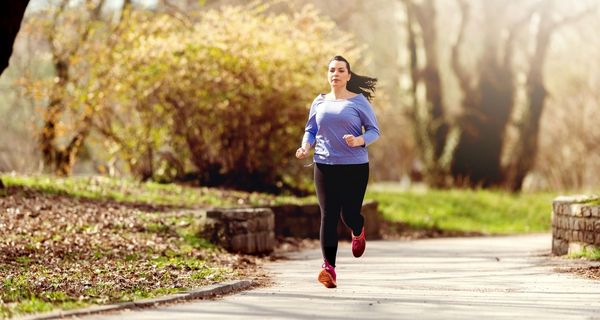 Junge Frau beim Joggen.