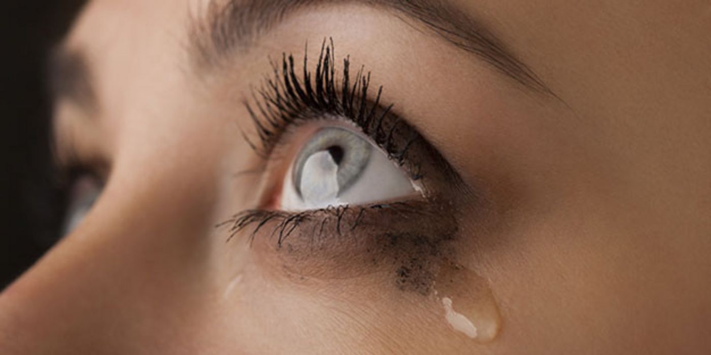 Tränenflüssigkeit könnten Biomarker für Parkinson liefern.