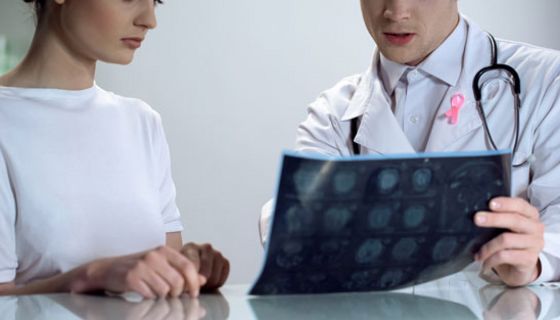 Forscher haben Nanoroboter entwickelt, die zur Therapie von Brustkrebs zum Einsatz kommen könnten.