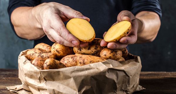 Reife, frisch geerntete Kartoffeln enthalten besonders wenig der gesundheitsschädlichen Substanzen.