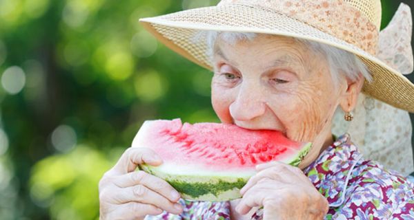 Frisches Obst und Gemüse trägt dazu bei, das Gehirn leistungsfähig zu halten.