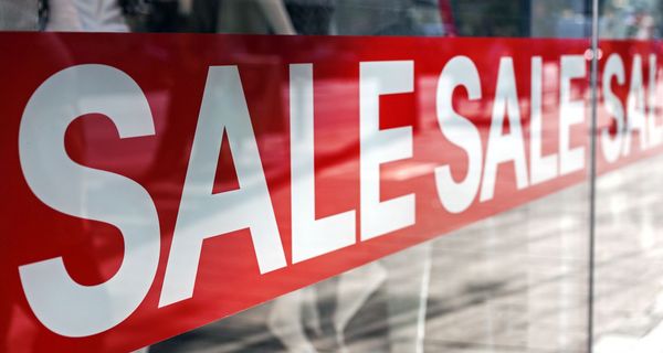 Banner, auf dem "Sale" steht