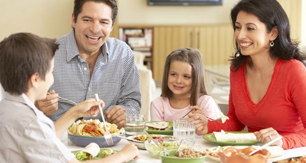 Familienmahlzeit: Warum Ruhe beim Essen wichtig ist.