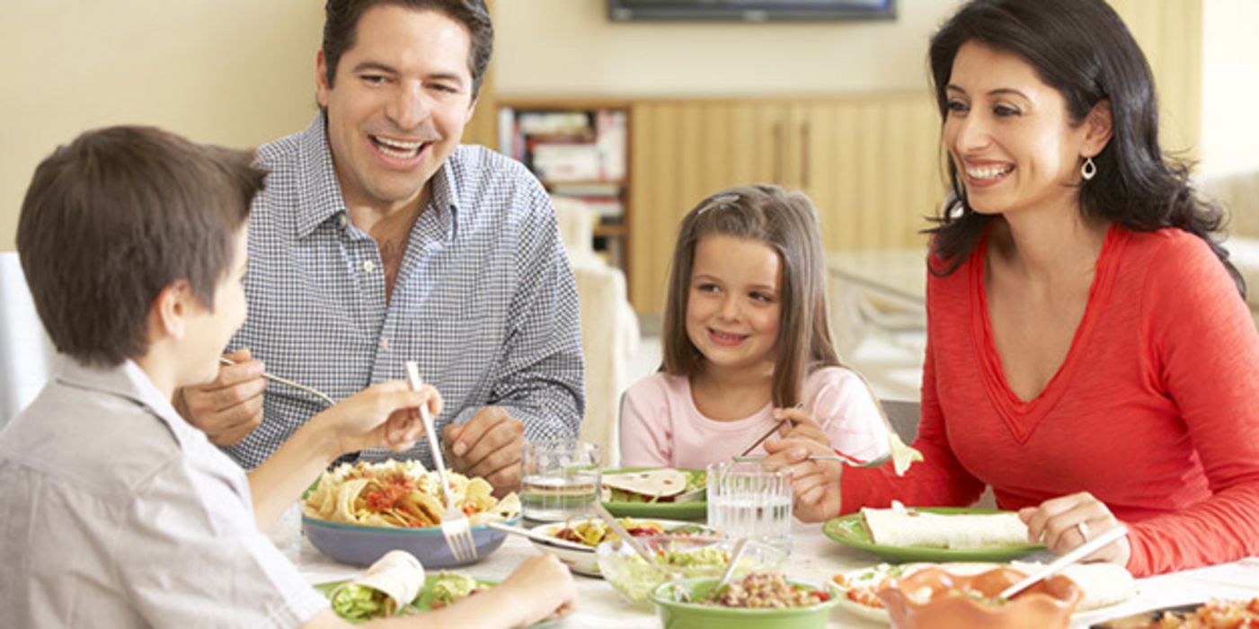 Familienmahlzeit: Warum Ruhe beim Essen wichtig ist.