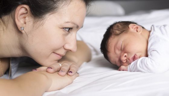 Nach der anstrengenden Geburt sind der neue Erdenbürger und seine Mutter oft ziemlich erschöpft.