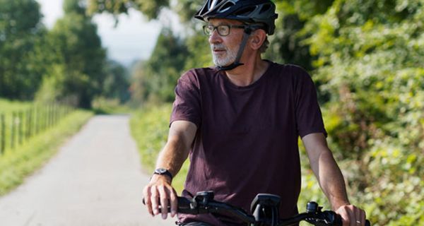 Die Gefahr von Gehirnerschütterungen beim Radfahren steigt mit der Motorisierung.