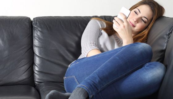 Zu viel Zeit am Bildschirm könnte bei Jugendlichen für Depressionen sorgen.