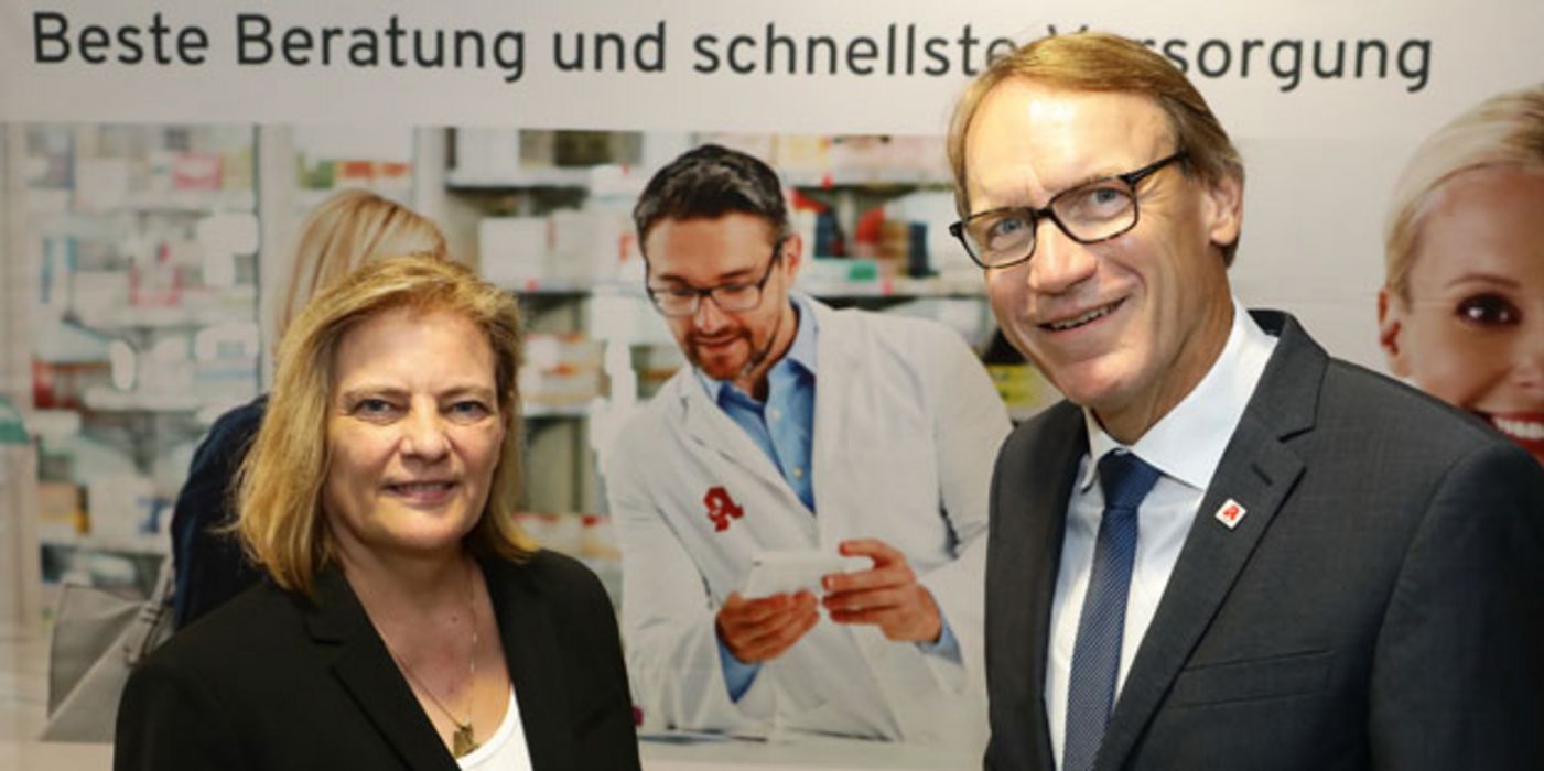 Sabine Weiss, die parlamentarische Staatssekretärin aus dem Bundesgesundheitsministerium, war der Einladung von Thomas Preis, dem Vorsitzenden des Apothekerverbandes Nordrhein e.V., nach Düsseldorf gefolgt.