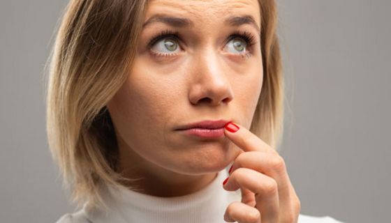 Häufig bilden sich die Aphthen in der Mundschleimhaut im Bereich der Unterlippe.