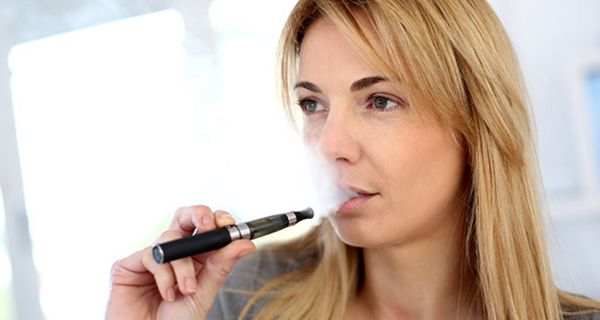 E-Zigaretten könnten beim Rauchstopp unterstützen.