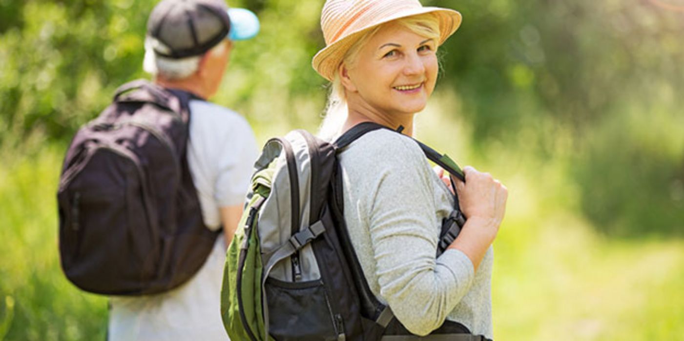 Postmenopausale Frauen vermeiden eine Gewichtszunahme durch Spazierengehen.