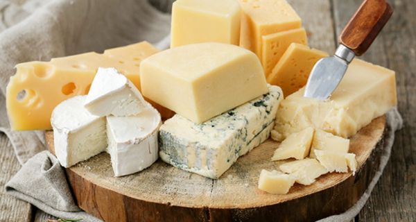Der Konsum von Käse könnte vor Bluthochdruck schützen.