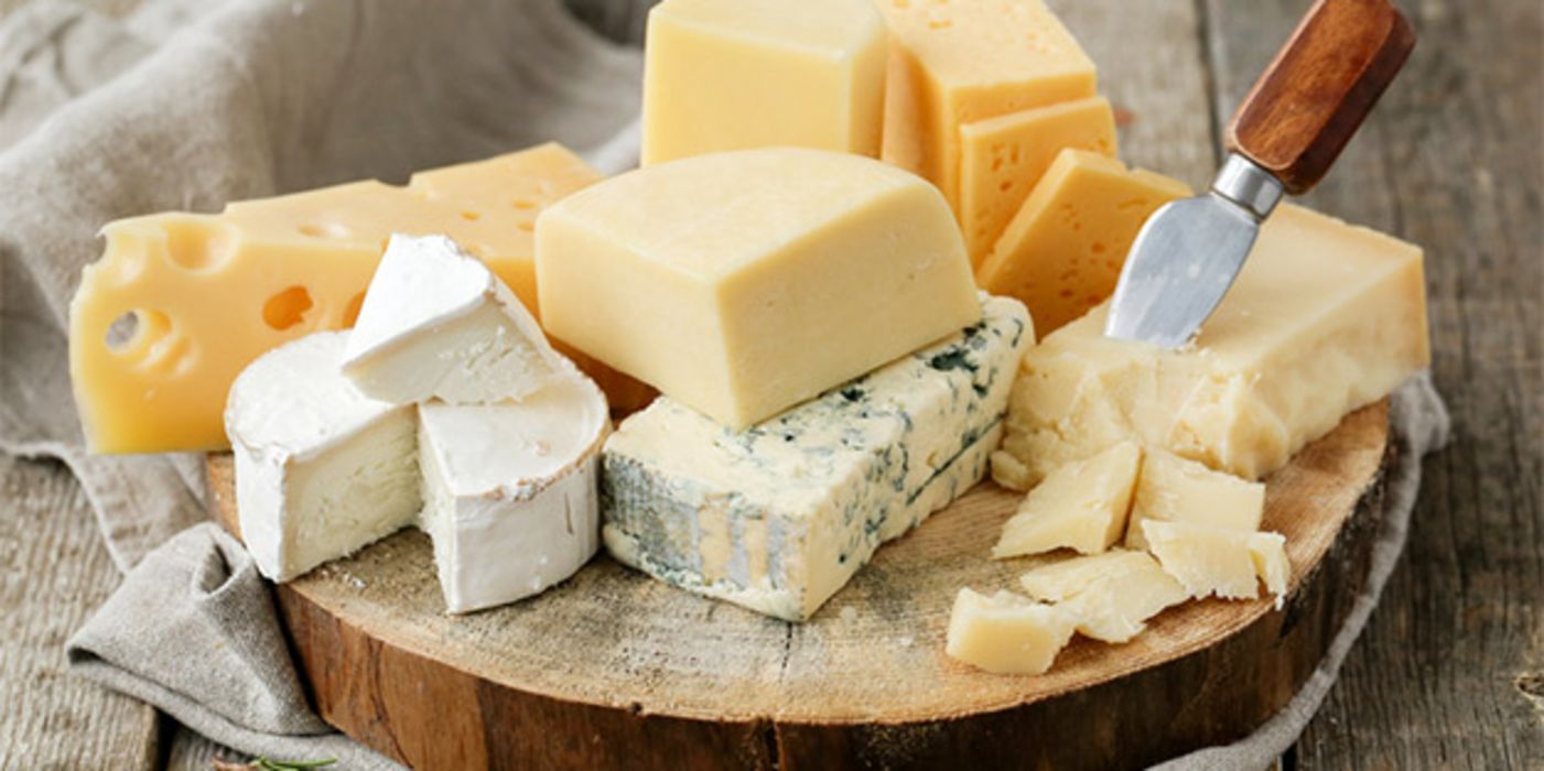 Der Konsum von Käse könnte vor Bluthochdruck schützen.