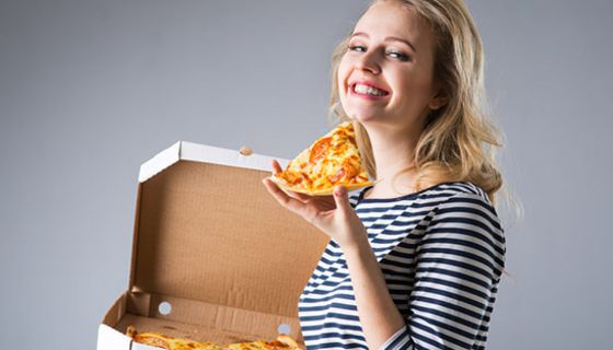 Ungesunde Ernährung ist nicht der einzige Risikofaktor der zur Arterienverkalkung, fachsprachlich Arteriosklerose, führen kann.