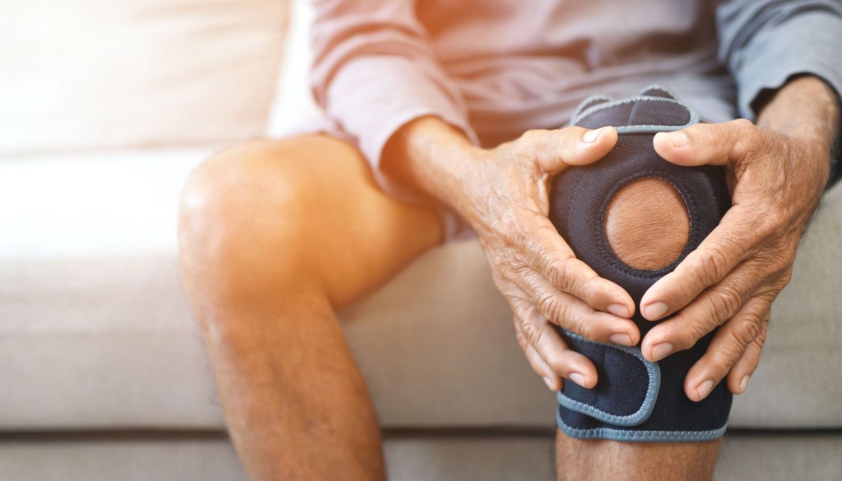 Knie mit Orthese