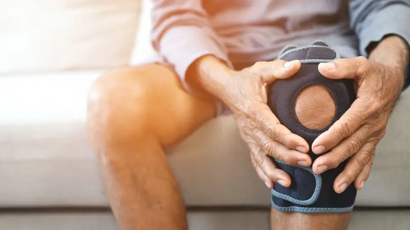 Knie mit Orthese
