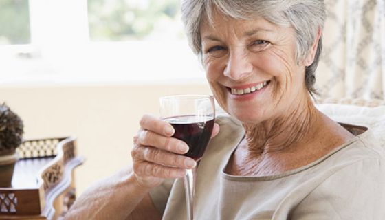 Alkohol erhöht das Risiko für Demenz.