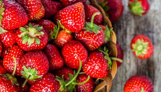 Erdbeeren könnten bei chronisch entzündlichen Darmerkrankungen helfen.