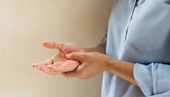 Bei Rheuma-Patienten zeigen Wärmebildkameras höhere Temperaturen in den betroffenen Gelenken.