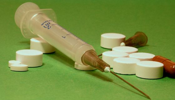 Drogen: Spritze und Tabletten