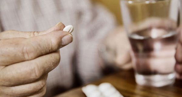ASS und Omega-3-Fettsäuren können einer neuen Studie zufolge die Zahl neuer Darmpolypen verringern. 