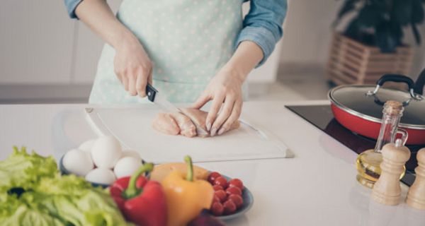 Geflügelfleisch sollte bei der Zubereitung nicht gewaschen werden.