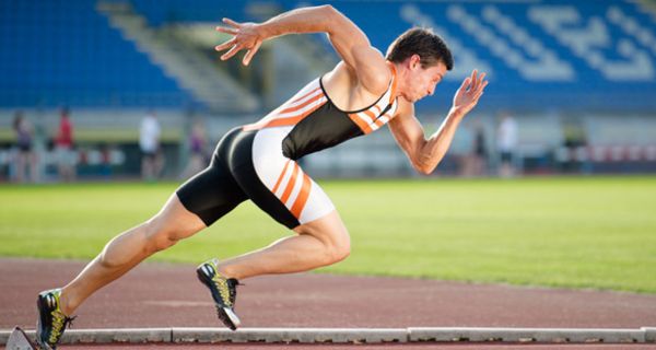 Leichtathlet (Sprinter) kurz nach dem Start