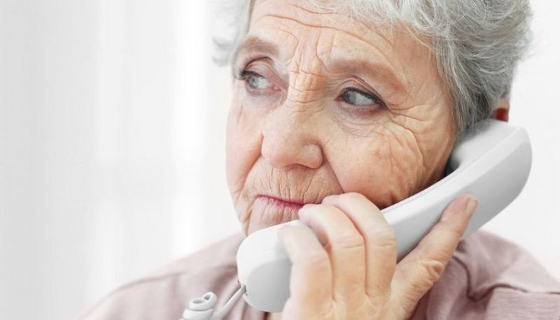 Trickbetrüger versuchen Senioren häufig am Telefon, das Geld aus der Tasche zu ziehen.
