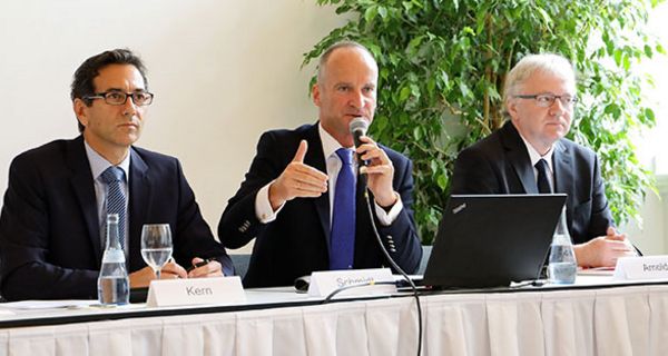 Bei der Pressekonferenz in Düsseldorf äußerten sich (v.l.) ABDA-Pressesprecher Dr. Reiner Kern, ABDA-Präsident Friedemann Schmidt und Vizepräsident Mathias Arnold.