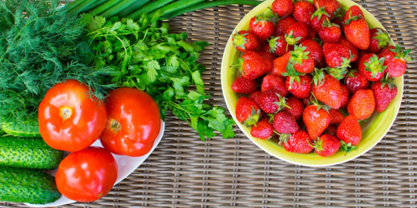 Erdbeeren und Tomaten enthalten allergieauslösende Eiweiße, die denen von bestimmten Blütenpollen ähneln.