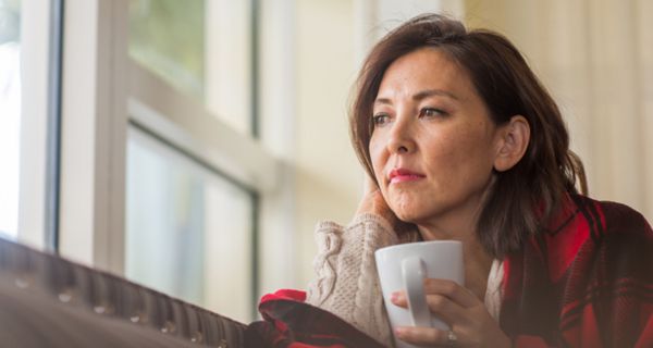 Viele Frauen leiden zu Beginn der Wechseljahre unter Depressionen.