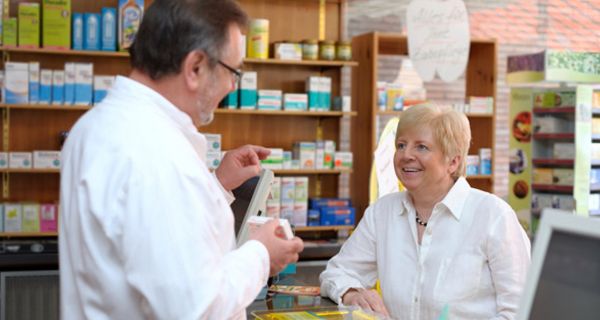 Politiker schätzen den Service der Apotheken vor Ort.