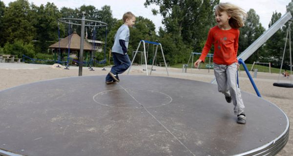 Kinder auf dem Spielplatz