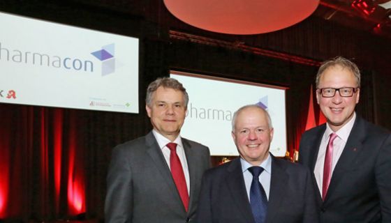v.l.n.r.: Dominique Jordan, Dr. Andreas Kiefer und Mag. pharm. Max Wellan auf dem pharmacon in Schladming