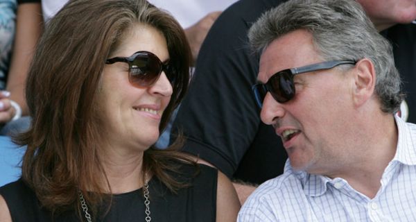 Dieter Müller und seine Frau Johanna Höhl tragen Sonnenbrillen.