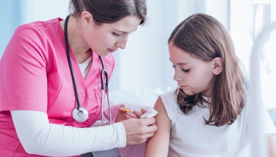 Eine HPV-Impfung kann viele Fälle von Gebärmutterhalskrebs verhindern.