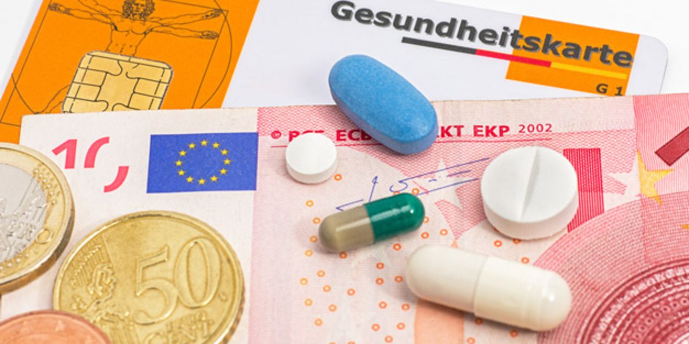Geldscheine, Münzen und Tabletten