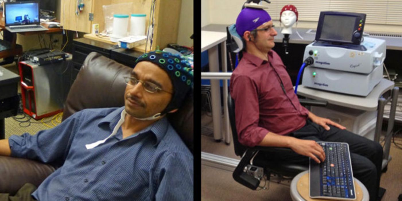 Zwei Wissenschaftler mit Gehirnelektroden in getrennten Räumen.